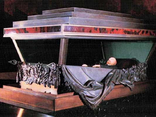 Comunistas se oponen a enterrar la momia de Lenin