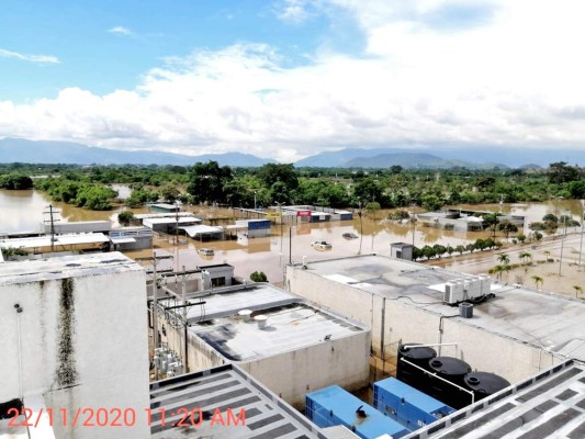 Lluvias atrasan limpieza en el aeropuerto Ramón Villeda Morales
