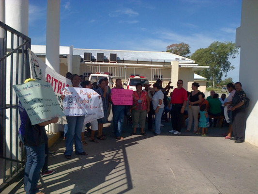 Honduras: Protestan por crisis en Hospital Atlántida