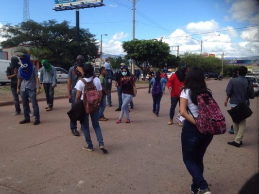 Los universitarios anunciaron que desalojarán pacíficamente hasta las 11:00 am.