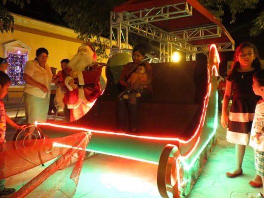 Inauguran paseo para dar paso a la Navidad en Comayagua