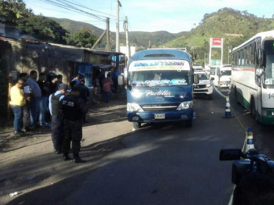 Pasajero asesina a supuesto asaltante dentro de un bus