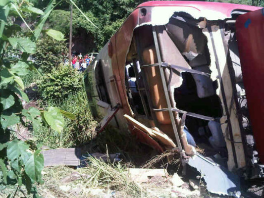 Honduras: 10 muertos al accidentarse bus procedente de El Salvador