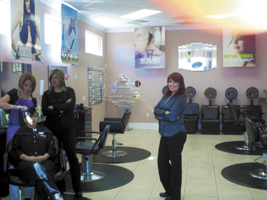 Catrachas han puesto al mal tiempo buena cara