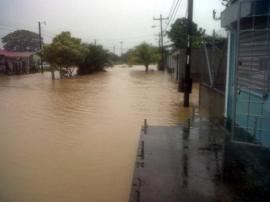 20,000 incomunicados por lluvias en el litoral atlántico de Honduras