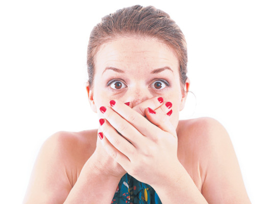 9 Malos hábitos que dañan tus dientes