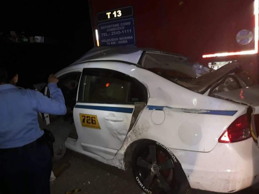 Comayagua: Dos hermanos mueren al chocar su auto contra una rastra