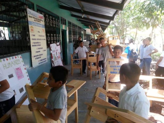 Apoyan escuelas de Morazán, en Yoro
