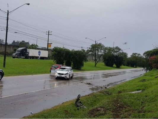 Taxista atropella a un joven que conducía una bicicleta en Puerto Cortés