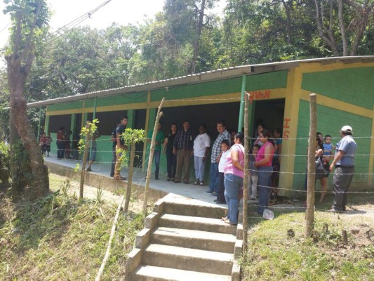 Luego de 24 años reabren escuela en Santa Ana, El Merendón