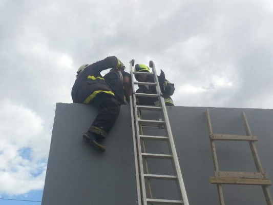 Hondureño se salva de morir electrocutado