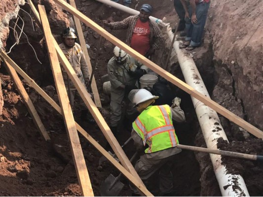 Rescatan sin vida a dos obreros soterrados en Tegucigalpa