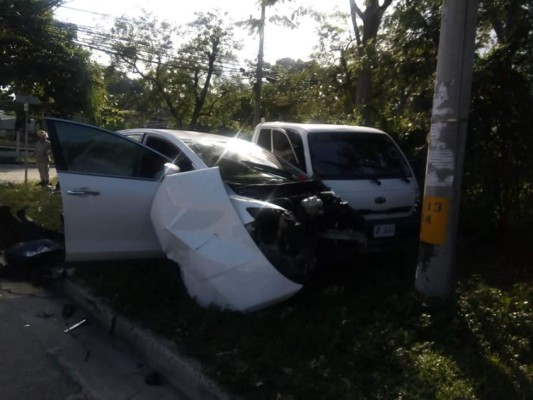 Un herido deja accidente vehicular entre camión y camioneta