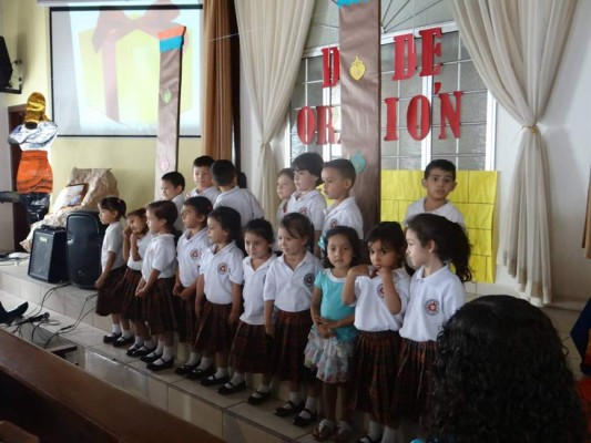 Estudiantes resaltan la importancia de la oración