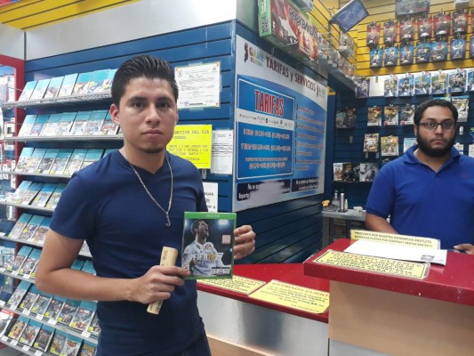 Gamers celebran estreno y compran Fifa 18