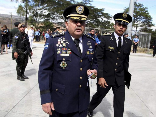 Jefe de la Policía de Honduras acusado de ayudar al narcotráfico, según informe de AP