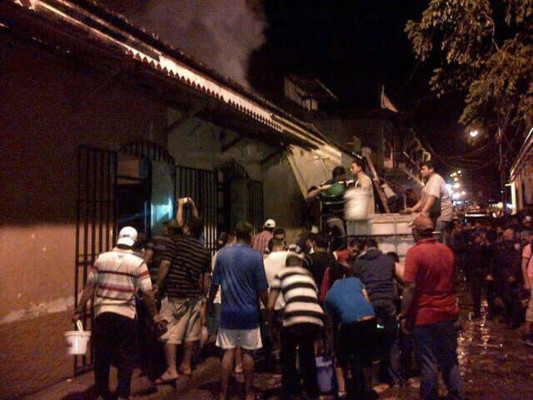 Incendio consume tres puestos de artesanías en Copán Ruinas