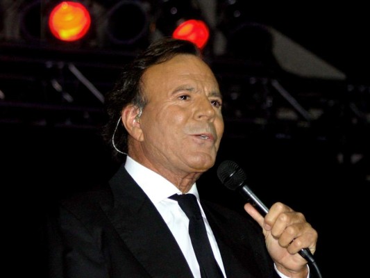 Julio Iglesias define la relación con su hijo Enrique