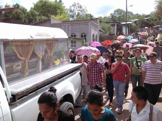 Sepultan restos de cantante de Proyecto G