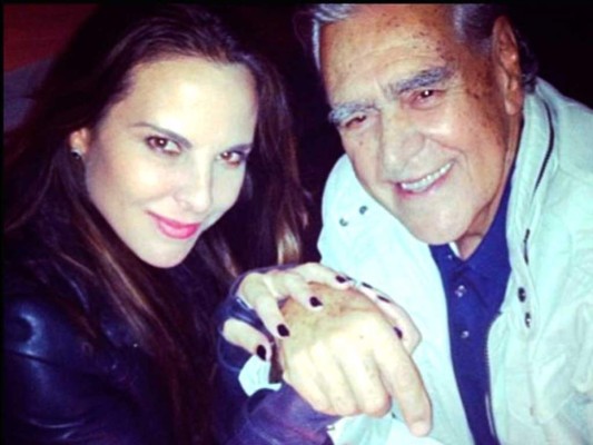 Padre de Kate del Castillo arremete contra Sean Penn