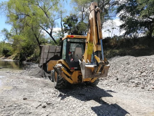 Detienen a hombre por explotar partes del río Humuya sin licencia de Ingeomín