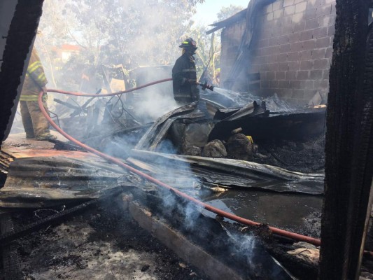 Incendio consume varias casas en un bordo de San Pedro Sula