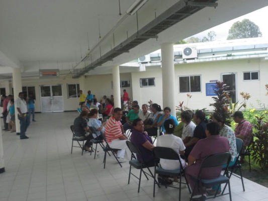 Empleados de salud paralizan el hospital de La Ceiba