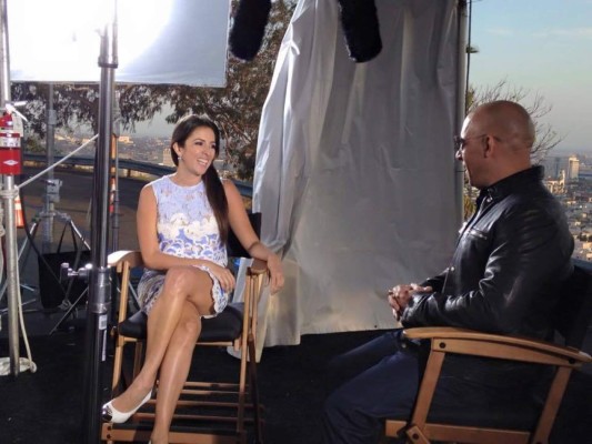 Maity Interiano juega tenis con Serena Williams