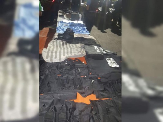 Capturan a cuatro hombres con armas e indumentaria policial en San Pedro Sula