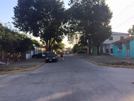 Vecinos del barrio Las Flores piden señalización en calles