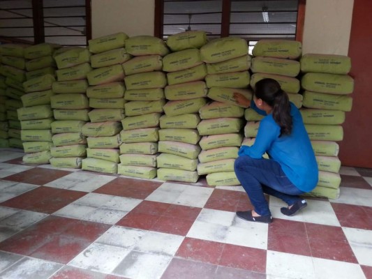 Damnificados del bordo La Primavera reciben materiales para construir sus viviendas