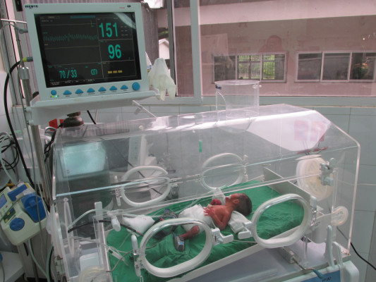 'Pudo ocurrir un milagro”, dice director de hospital que dio por muerta a bebé prematura