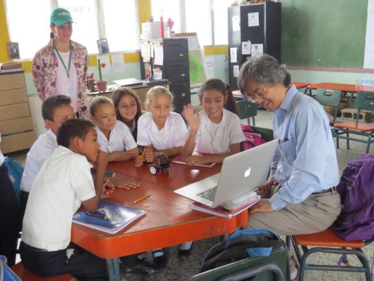 Colegios públicos avanzan al incluir la robótica en sus planes de estudio