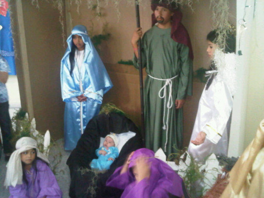 Niños hondureños dan vida a nacimiento