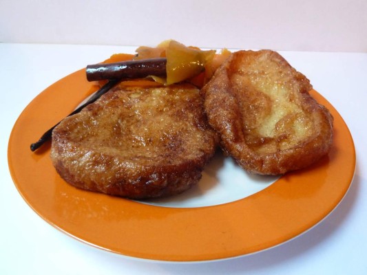 Típicas torrejas hondureñas de pan.