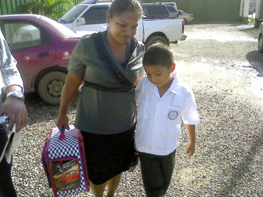 Honduras: Niño genio recibe ayuda para estudiar