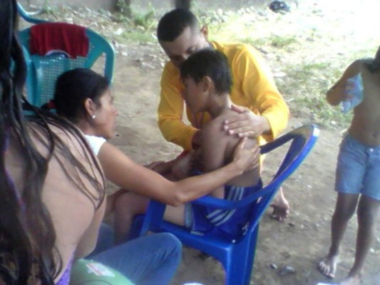 Bomberos salvan de ahogarse a niño de 7 años