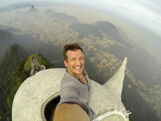 ‘Selfie’ desde la cabeza del Cristo Redentor