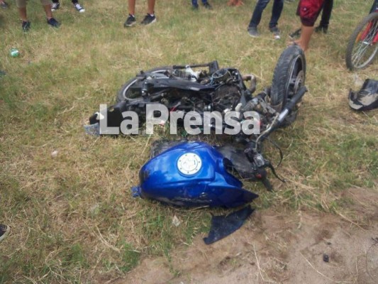 Mueren dos motociclistas cuando hacían maniobras en Yoro