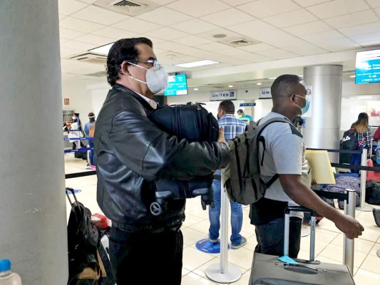 Manuel Zelaya logró salir del país el sábado luego del incidente en el aeropuerto Toncontín.