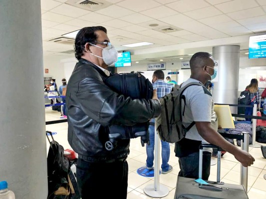 Manuel Zelaya logró salir del país el sábado luego del incidente en el aeropuerto Toncontín.