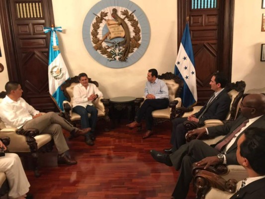 Alcaldes de Nueva York y Miami piden renovar TPS