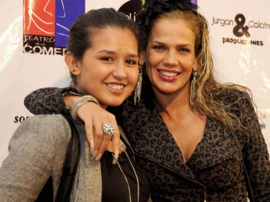 Niurka Marcos regala a su hija senos nuevos