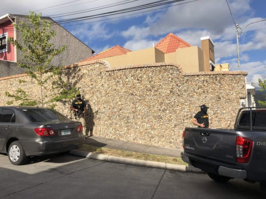 Realizan aseguramiento de mansión a prófugo involucrado en desfalco del IHSS