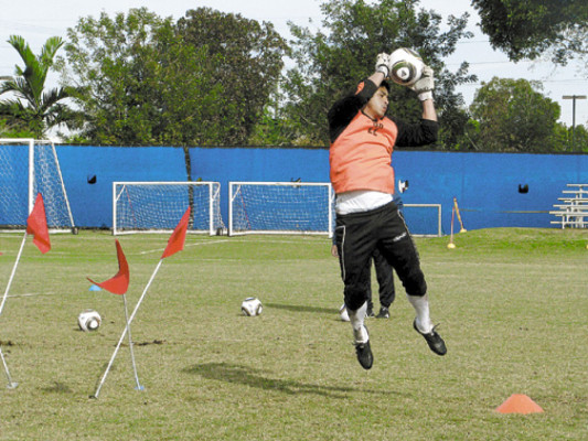 Carlos plummer ya está con el grupo en EUA