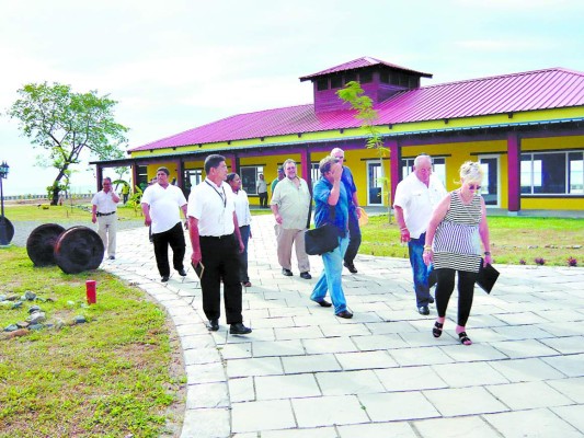 Honduras espera llegada de 2,300 turistas internacionales en octubre