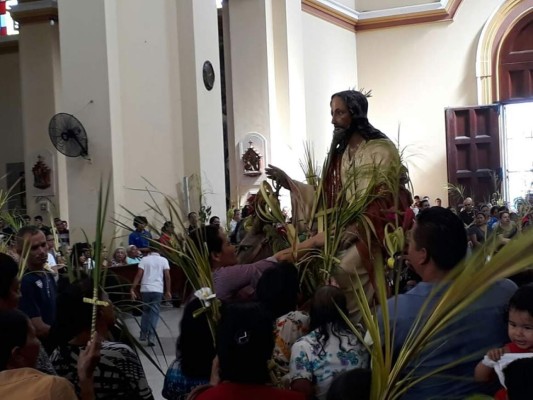 Feligresía católica sampedrana celebra con fervor el Domingo de Ramos