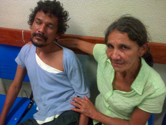 Emotivo reencuentro entre madre hondureña y su hijo en México