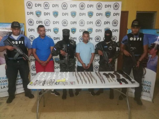 El Progreso: arrestan a dos hombres con un AK-47 en la Bendeck
