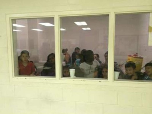 Autoridades de Honduras y EUA viven drama con niños migrantes de dos años